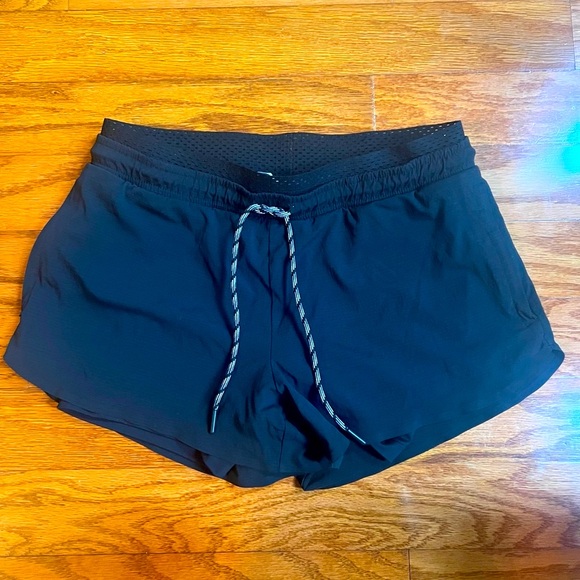Athleta size 4 woman’s black 2 in 1 athletic shorts with drawstring - Picture 2 of 6